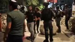 اللد: شاهد .. توثيق اعتداء المستوطنين برعاية وغطاء الشرطة !